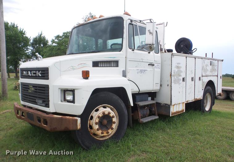 image for item J8505 1990 Mack service truck