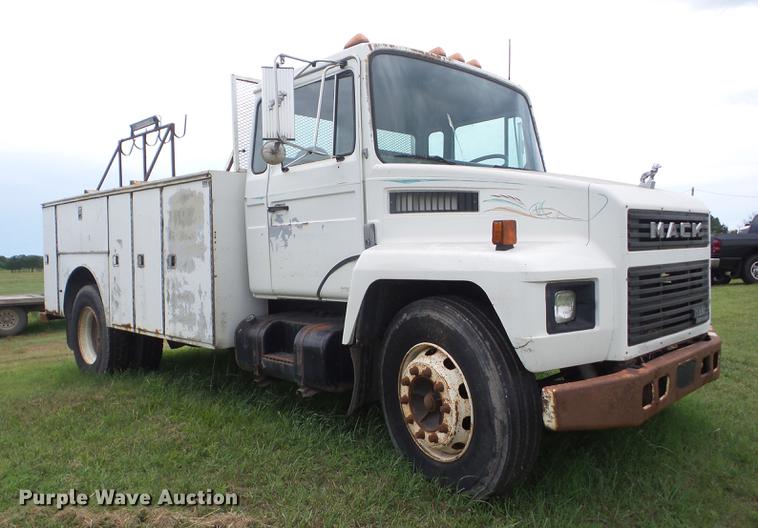 image for item J8505 1990 Mack service truck