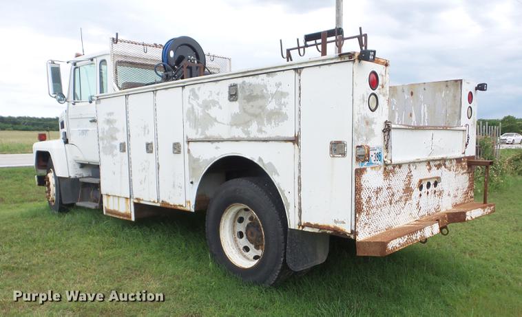 image for item J8505 1990 Mack service truck