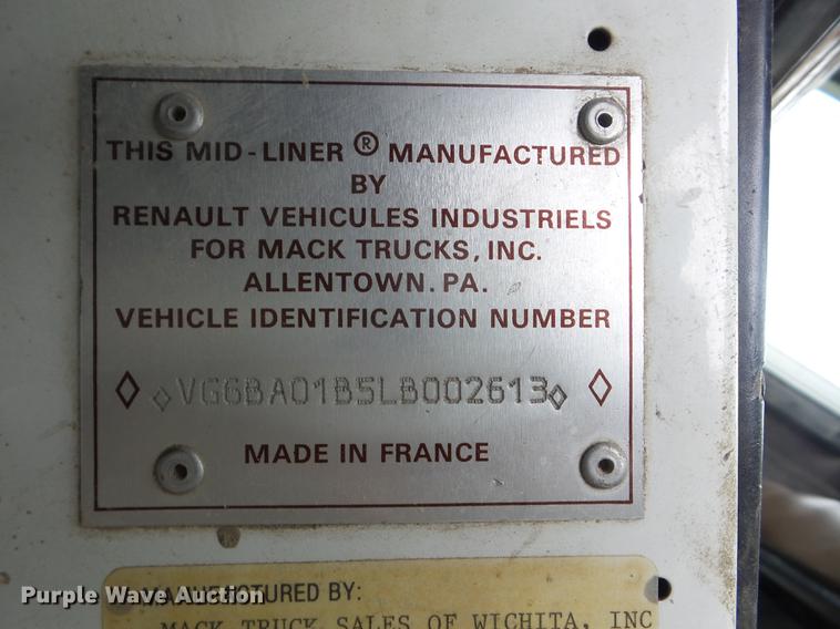 image for item J8505 1990 Mack service truck