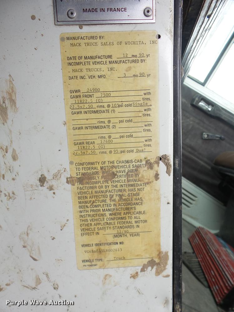 image for item J8505 1990 Mack service truck