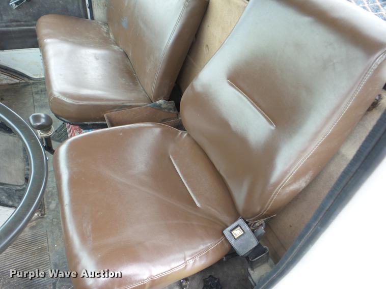 image for item J8505 1990 Mack service truck