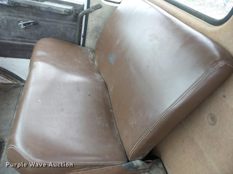 image for item J8505 1990 Mack service truck