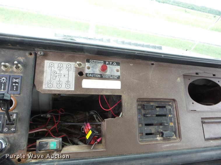 image for item J8505 1990 Mack service truck