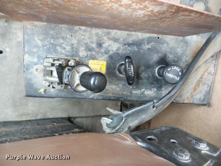 image for item J8505 1990 Mack service truck