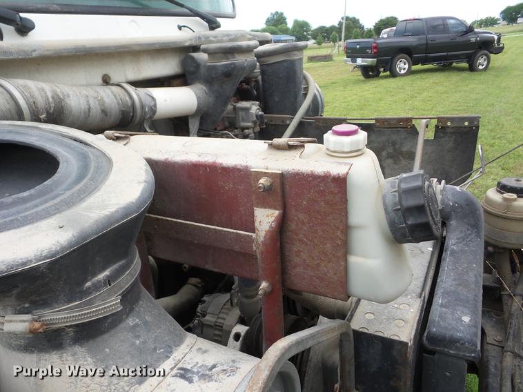 image for item J8505 1990 Mack service truck