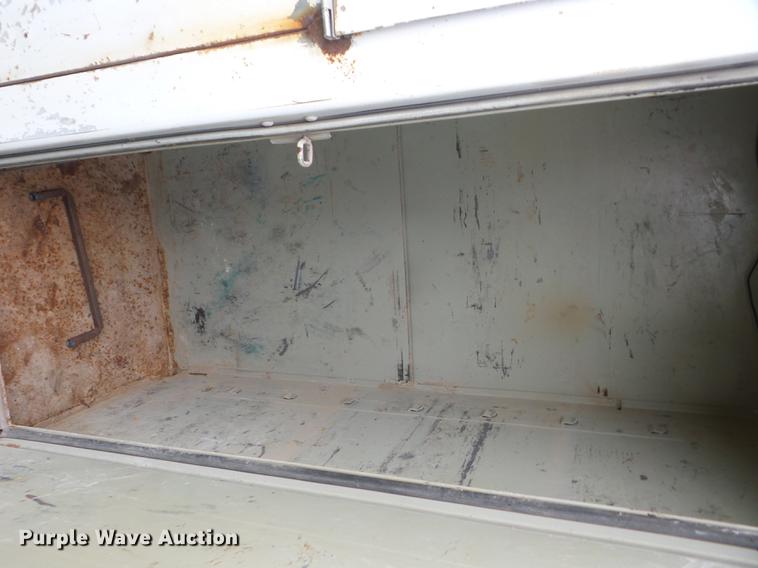 image for item J8505 1990 Mack service truck