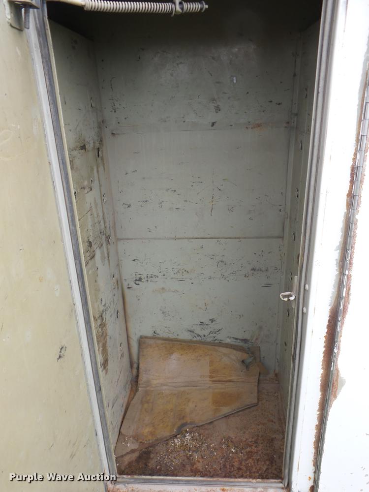 image for item J8505 1990 Mack service truck