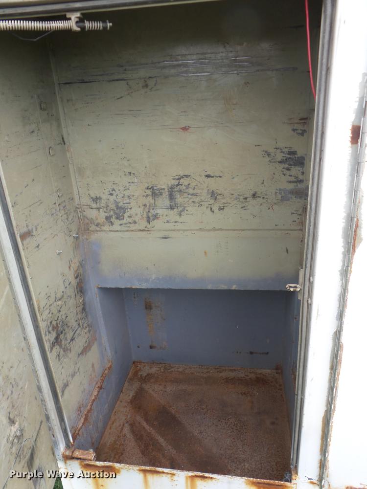 image for item J8505 1990 Mack service truck