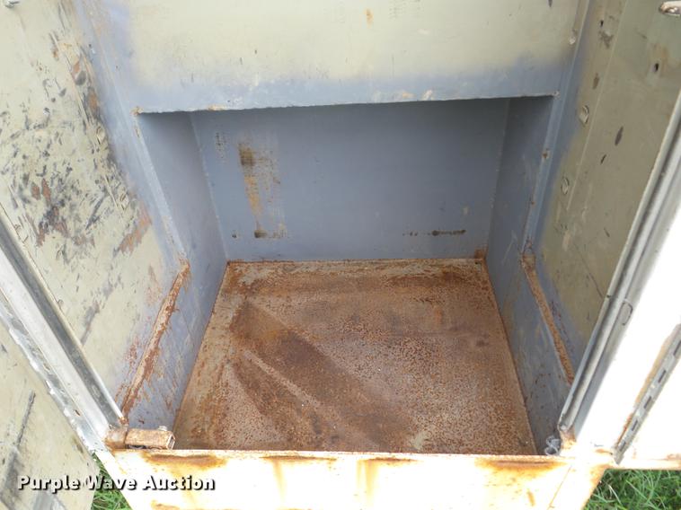 image for item J8505 1990 Mack service truck