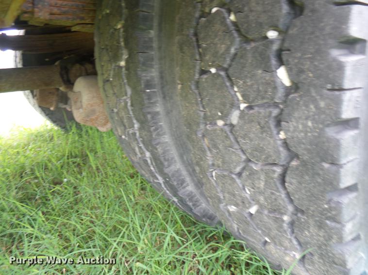 image for item J8505 1990 Mack service truck