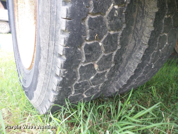 image for item J8505 1990 Mack service truck