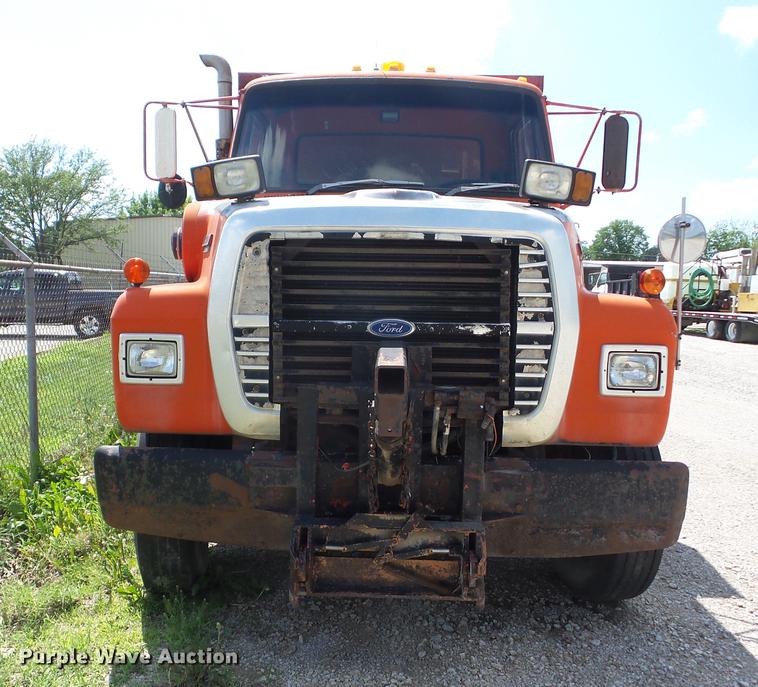 image for item J8507 1989 Ford L8000 dump truck