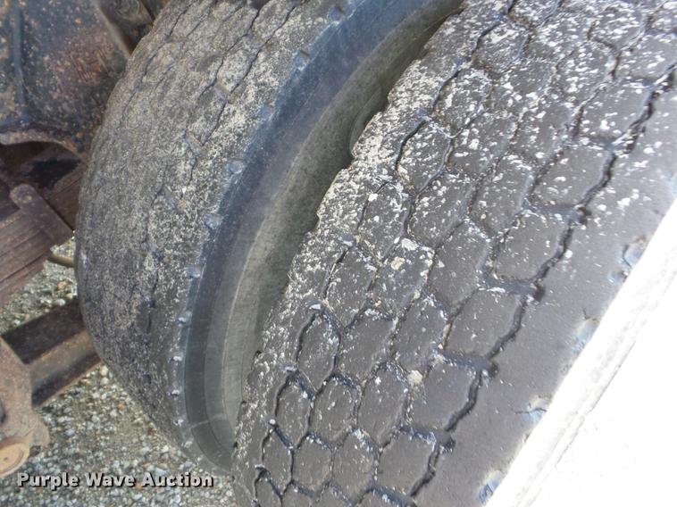 image for item J8507 1989 Ford L8000 dump truck