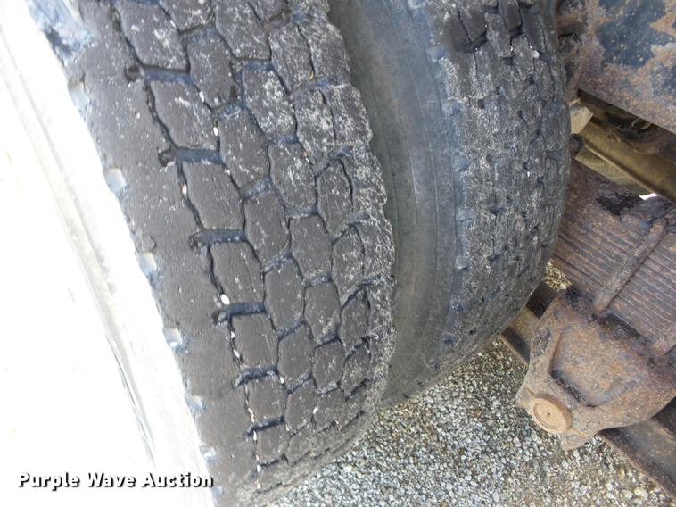 image for item J8507 1989 Ford L8000 dump truck