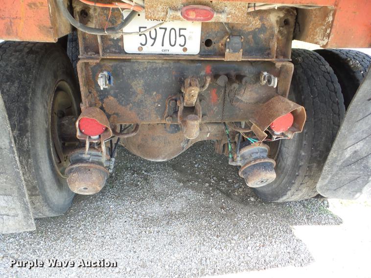 image for item J8507 1989 Ford L8000 dump truck