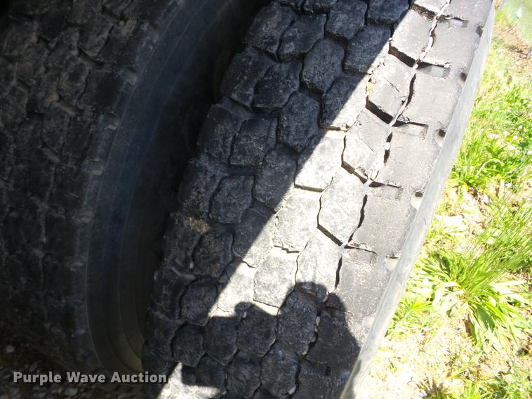 image for item J8507 1989 Ford L8000 dump truck