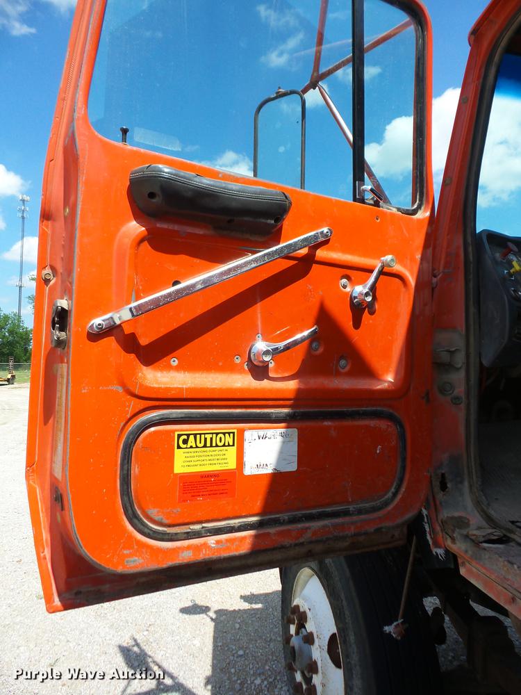 image for item J8507 1989 Ford L8000 dump truck