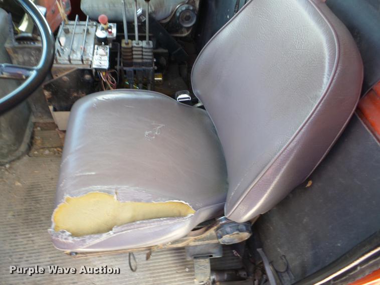 image for item J8507 1989 Ford L8000 dump truck