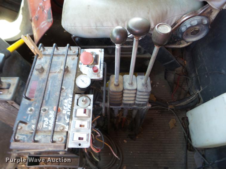 image for item J8507 1989 Ford L8000 dump truck