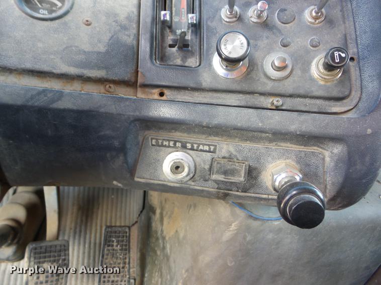 image for item J8507 1989 Ford L8000 dump truck