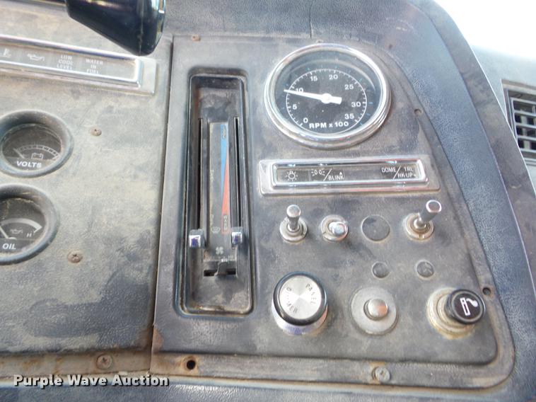 image for item J8507 1989 Ford L8000 dump truck