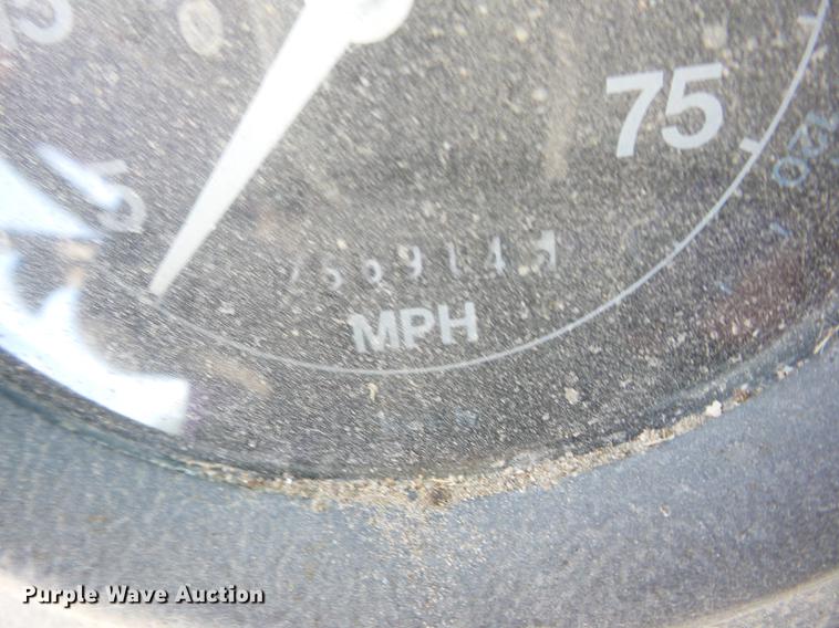 image for item J8507 1989 Ford L8000 dump truck