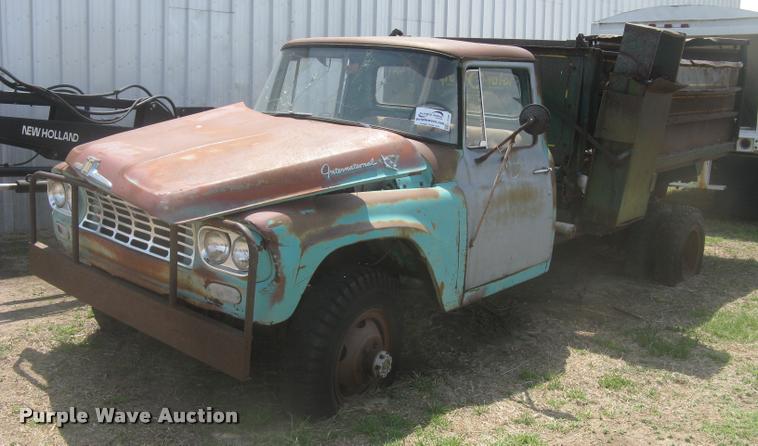 image for item L2346 1963 International 130 series feed truck