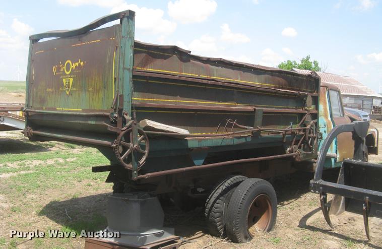 image for item L2346 1963 International 130 series feed truck
