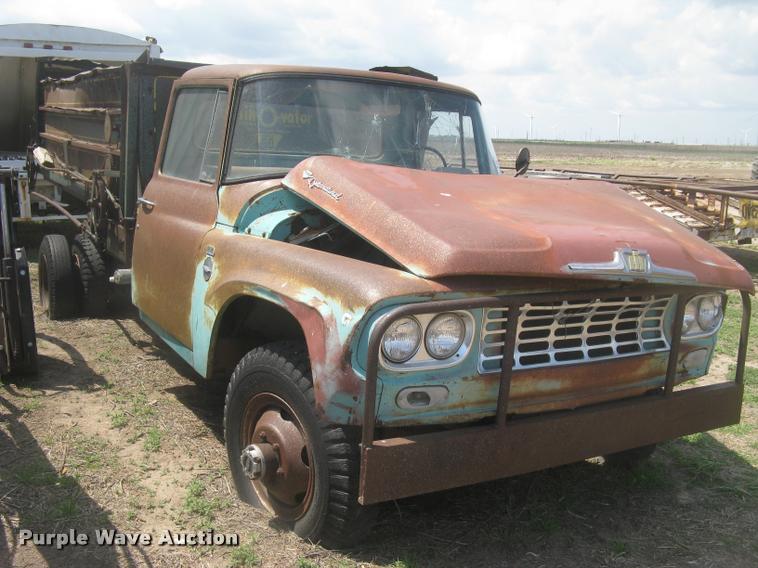 image for item L2346 1963 International 130 series feed truck