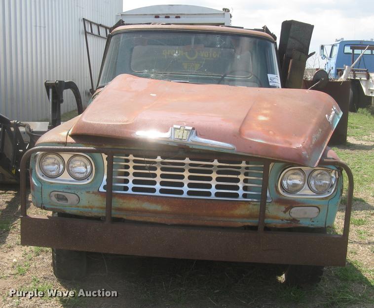 image for item L2346 1963 International 130 series feed truck