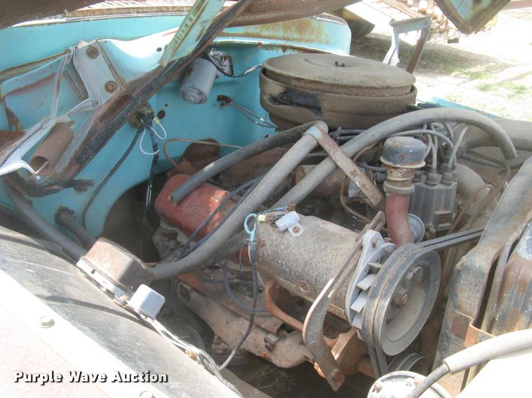 image for item L2346 1963 International 130 series feed truck