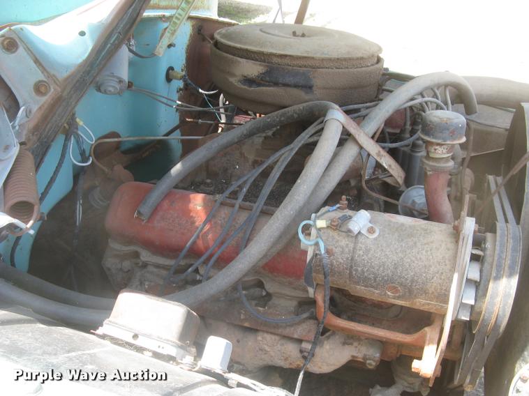 image for item L2346 1963 International 130 series feed truck