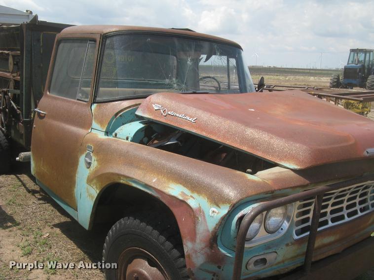 image for item L2346 1963 International 130 series feed truck