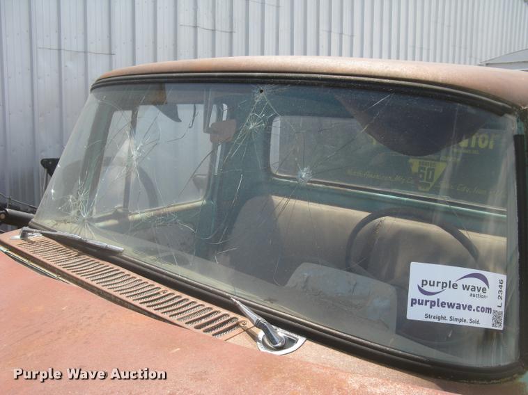 image for item L2346 1963 International 130 series feed truck