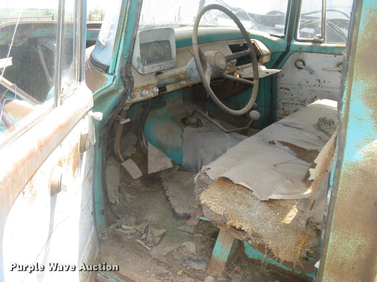 image for item L2346 1963 International 130 series feed truck