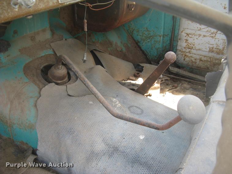 image for item L2346 1963 International 130 series feed truck