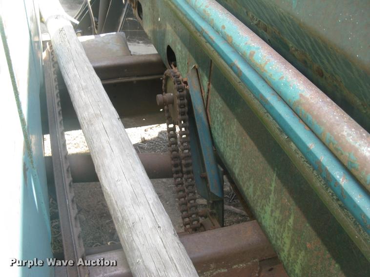 image for item L2346 1963 International 130 series feed truck