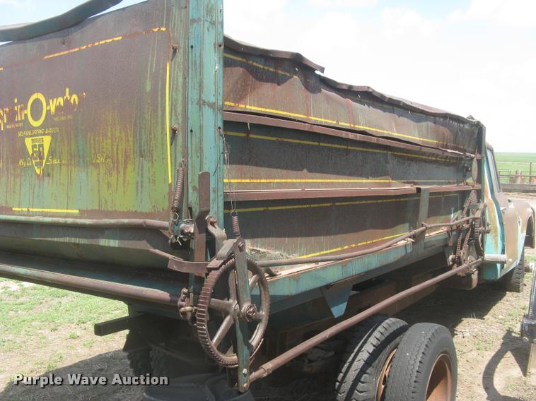 image for item L2346 1963 International 130 series feed truck
