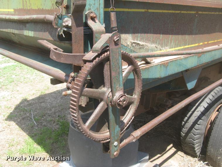 image for item L2346 1963 International 130 series feed truck