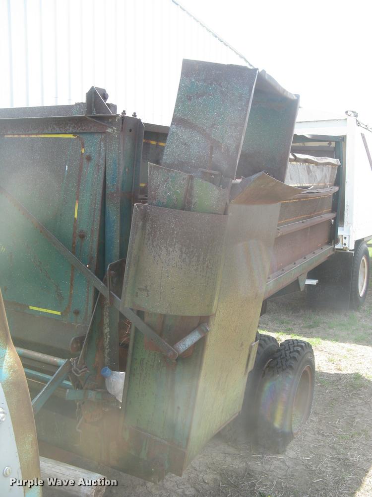 image for item L2346 1963 International 130 series feed truck