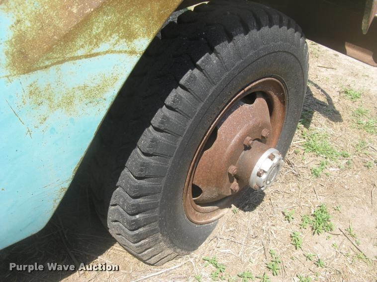 image for item L2346 1963 International 130 series feed truck