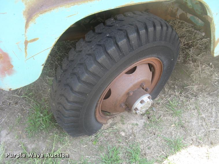 image for item L2346 1963 International 130 series feed truck