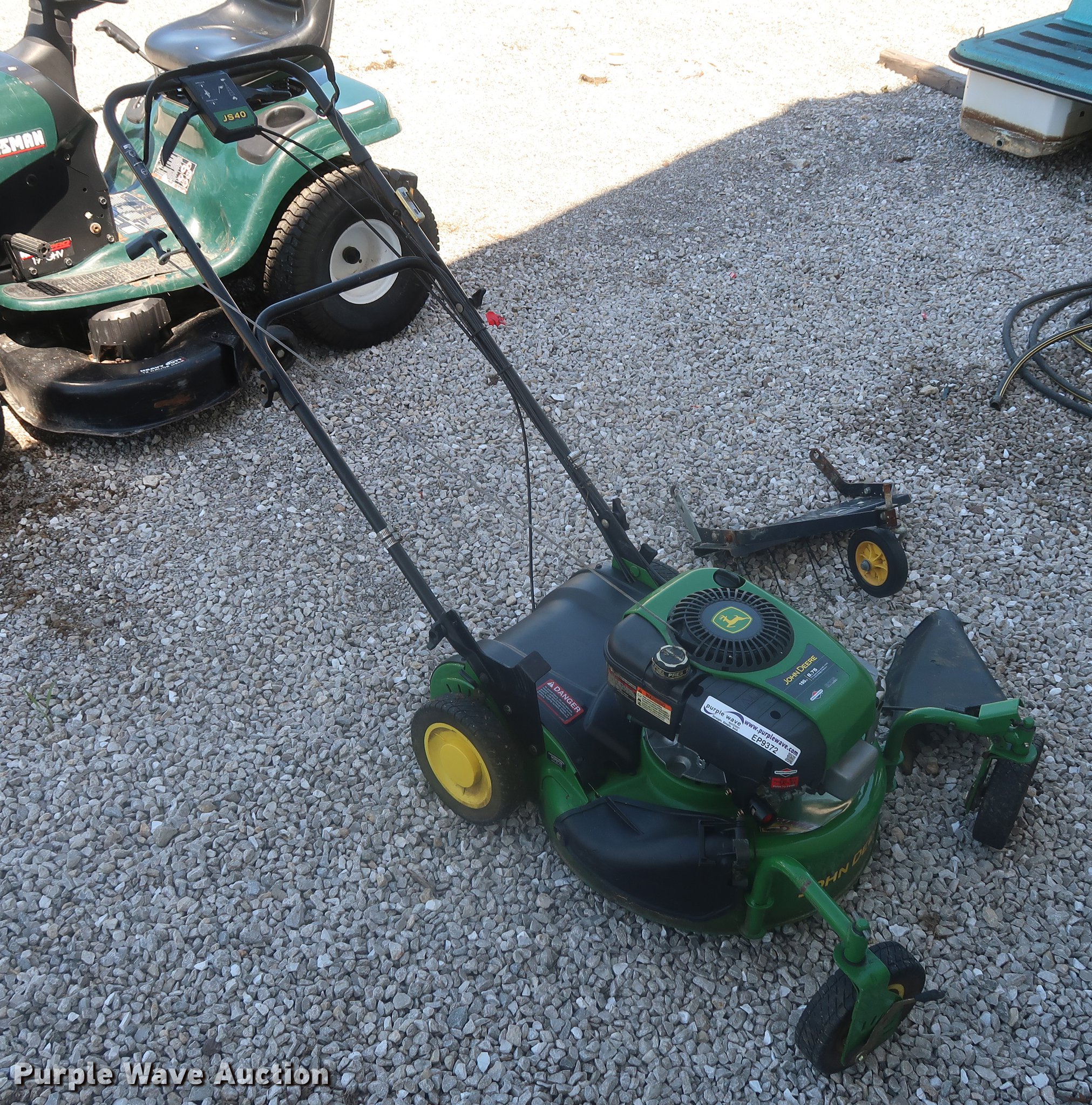 John Deere JS40 lawn mower in Liberty, MO Item EP9372 sold Purple Wave