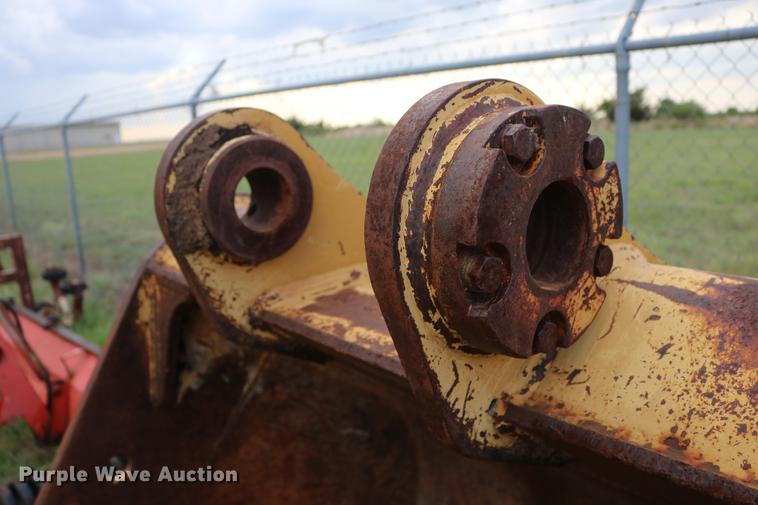 image for item AO9256 Caterpillar 4583 260 excavator bucket