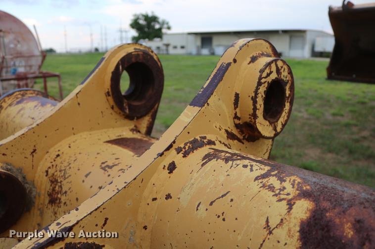 image for item AO9256 Caterpillar 4583 260 excavator bucket