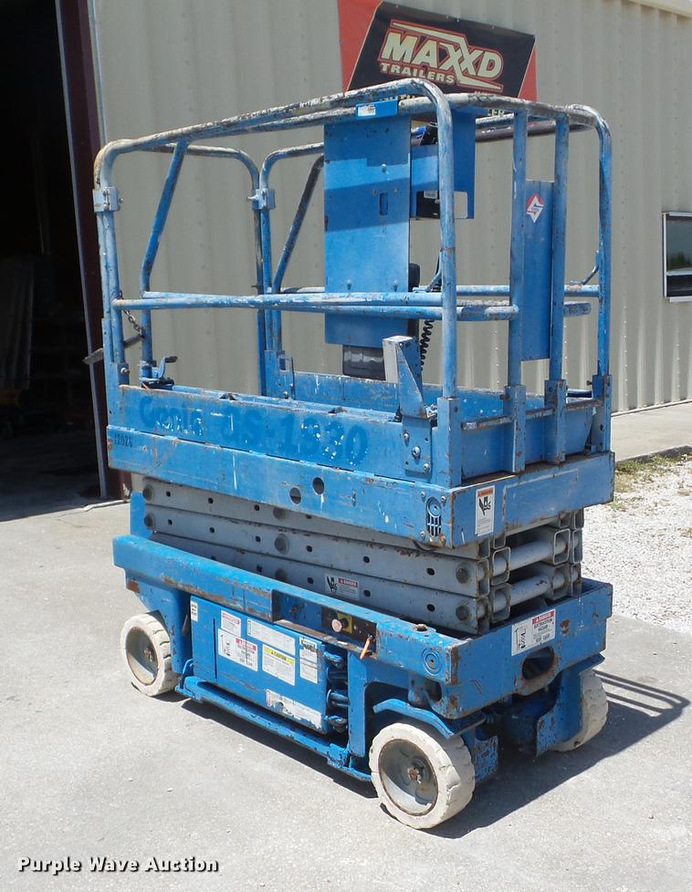 image for item BI9514 1999 Genie GS-1930 scissor lift
