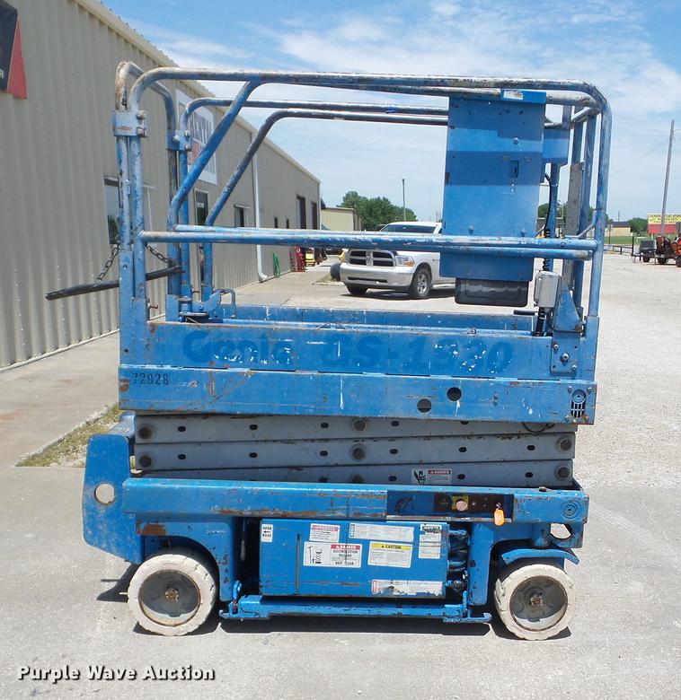 image for item BI9514 1999 Genie GS-1930 scissor lift