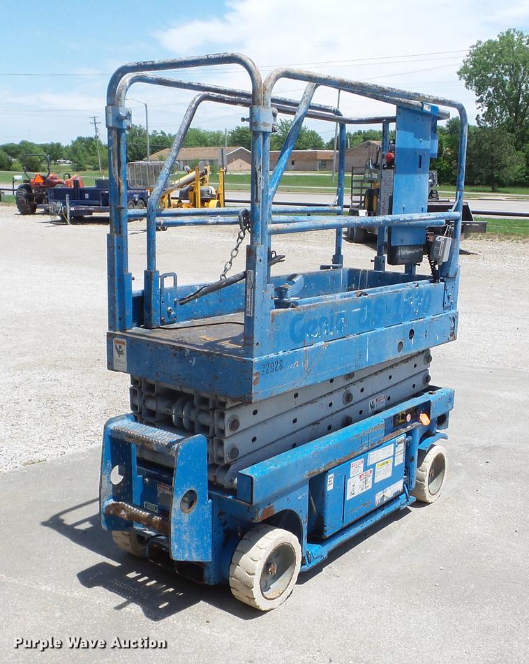 image for item BI9514 1999 Genie GS-1930 scissor lift