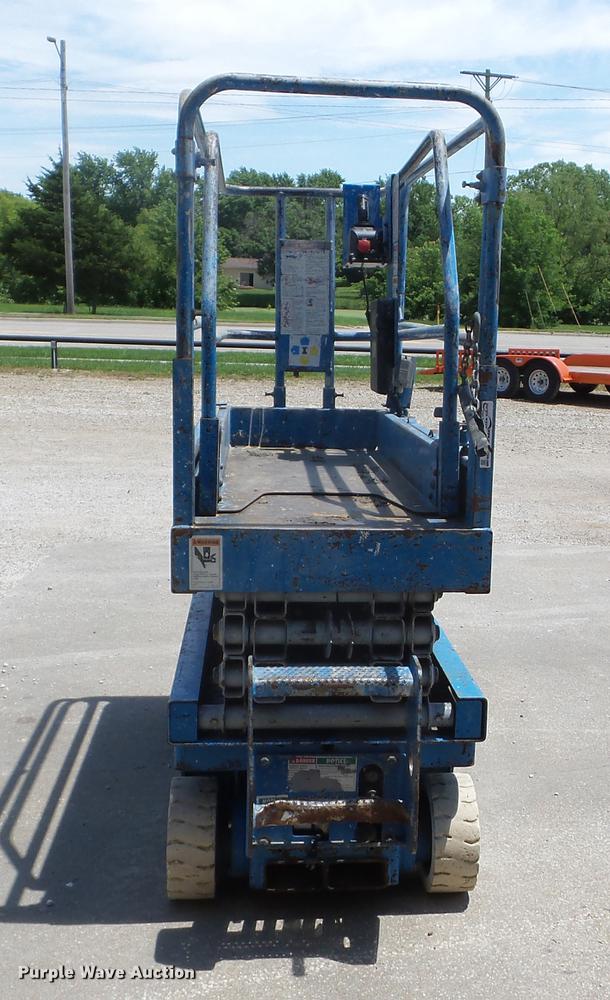 image for item BI9514 1999 Genie GS-1930 scissor lift